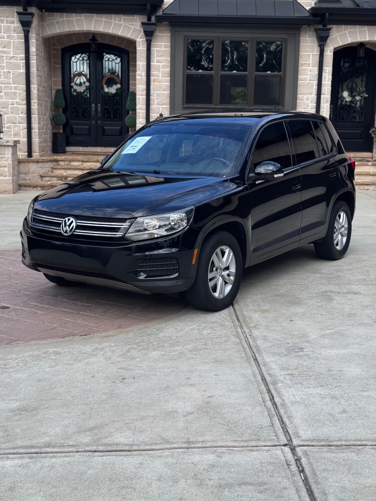 2014 Volkswagen Tiguan S's photo